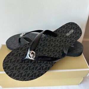 NIB Michael Kors Logo Flip Flop Sandals Size 7